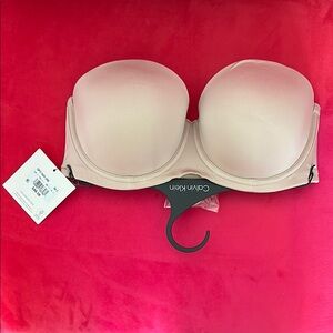 Calvin Klein Women's Strapless Bra - Nude